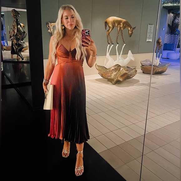 MEET YOUR POSHER! - Picture 1 of 8